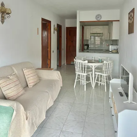 In Torres Del Sol,los Cristianos K112 Лос Кристианос