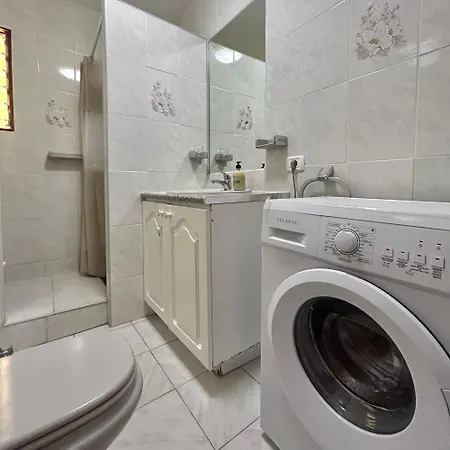 In Torres Del Sol,los Cristianos K112 Лос Кристианос