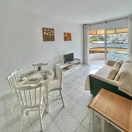 In Torres Del Sol,los Cristianos K112 Лос Кристианос