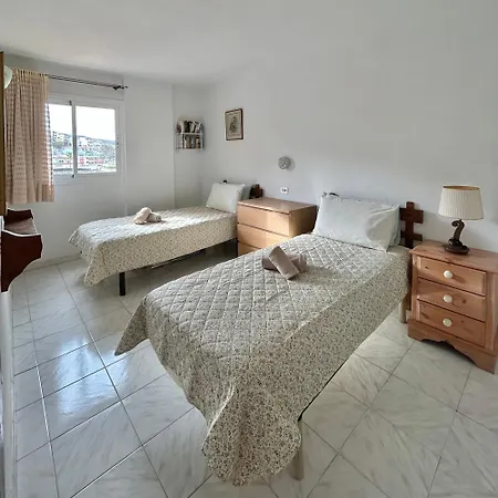 In Torres Del Sol,los Cristianos K112 Лос Кристианос